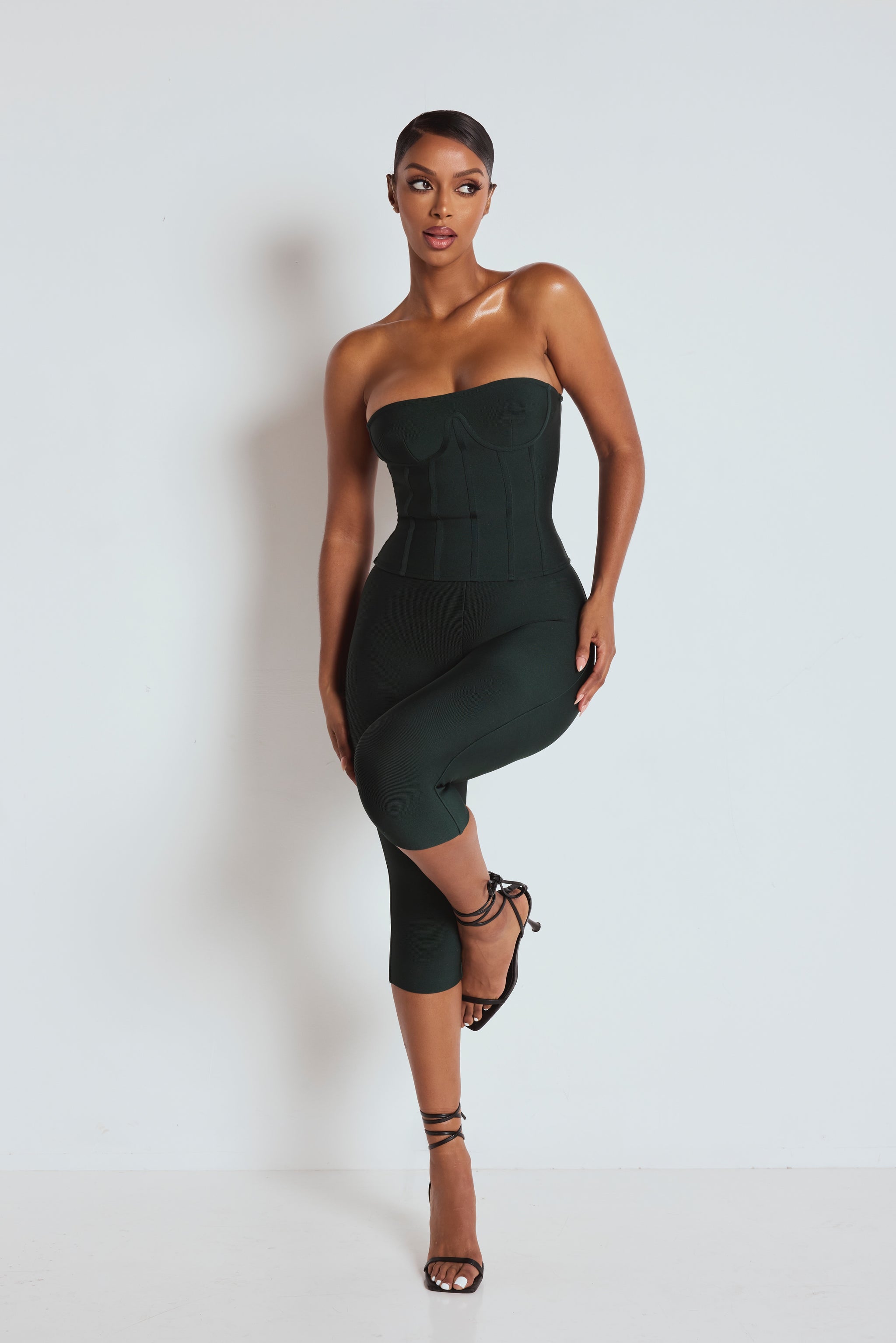The Yasmin Bandage Capri Pants Deep Green – LEMONLUNAR