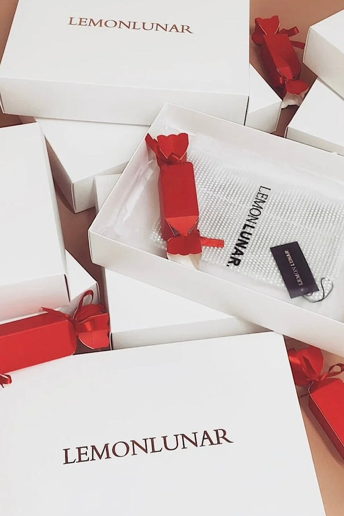 GIFT BOX with Christmas cracker surprise gift LEMONLUNAR 